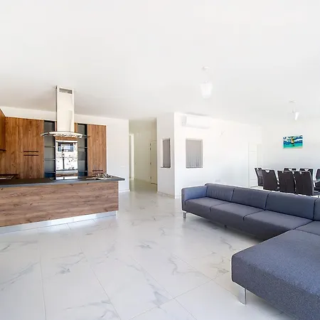 Fine Living Marina Daire
